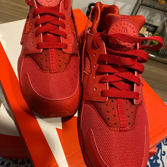 [SOLD] Nike “Triple Red” Huarache - Picture 2 of 11
